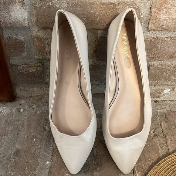 🔥Stunning Nine West cream patent flats Sz 8 - Picture 2 of 4